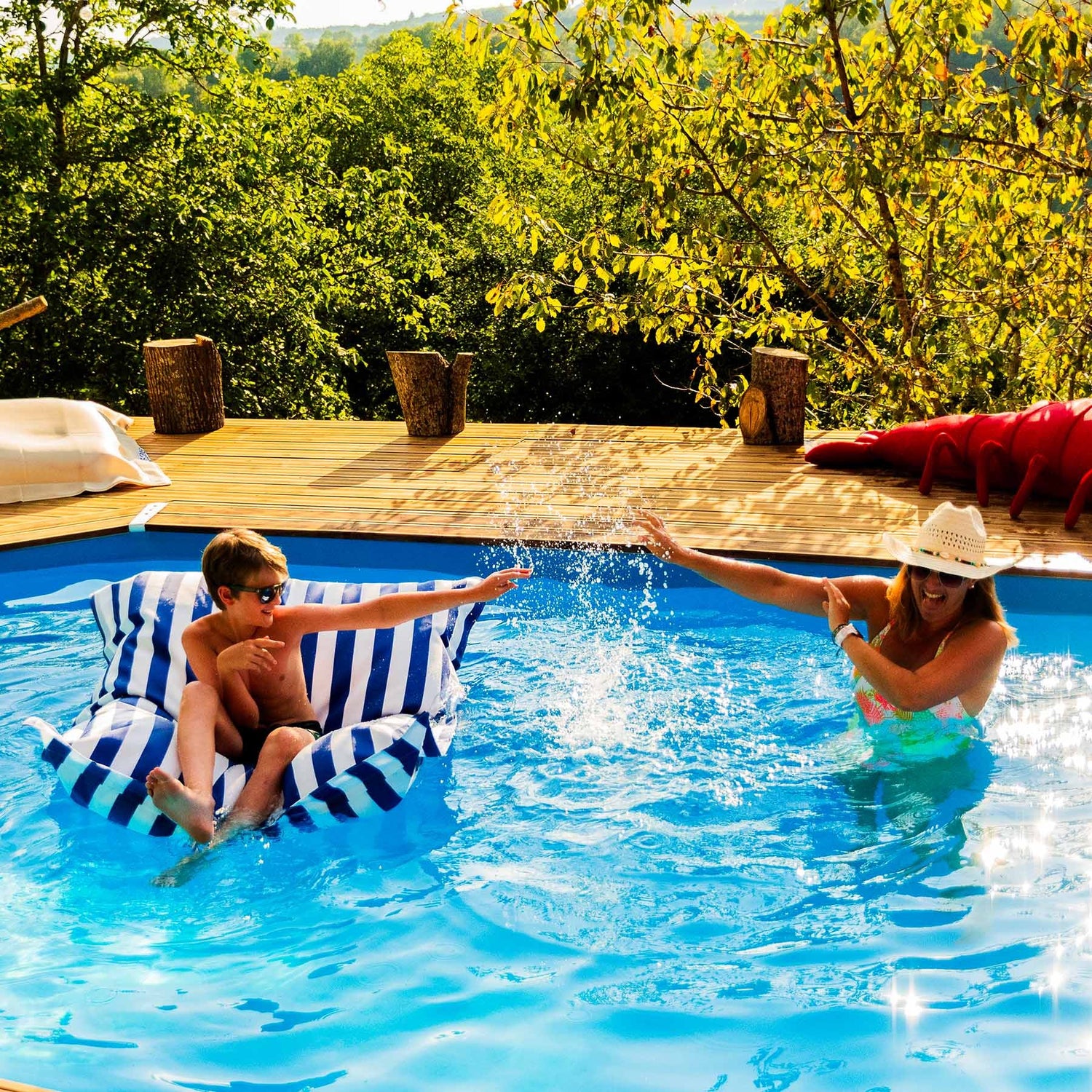 Gestreifter blauer Pool-Pouf Deauville