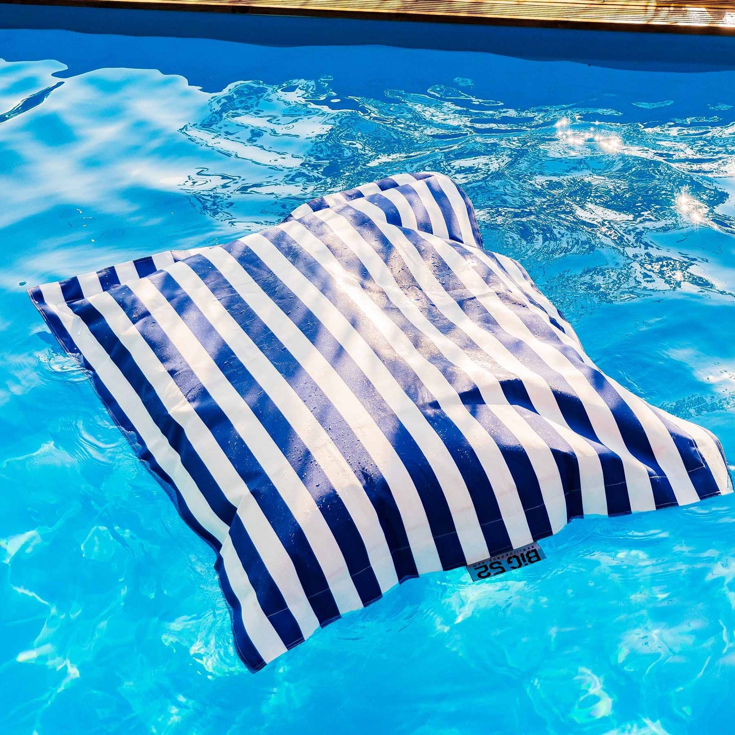 Gestreifter blauer Pool-Pouf Deauville