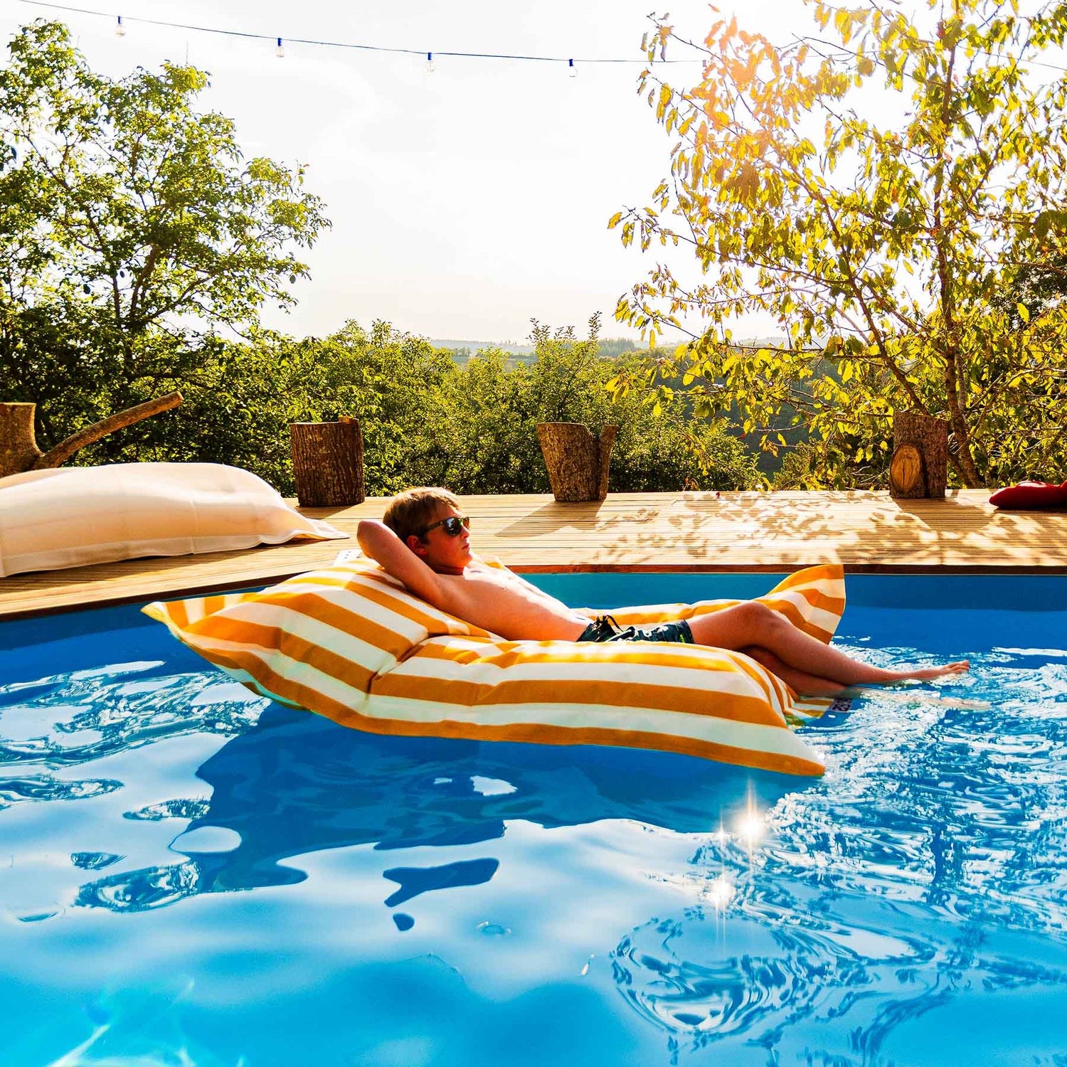 Gestreifter gelber Pool-Pouf Deauville