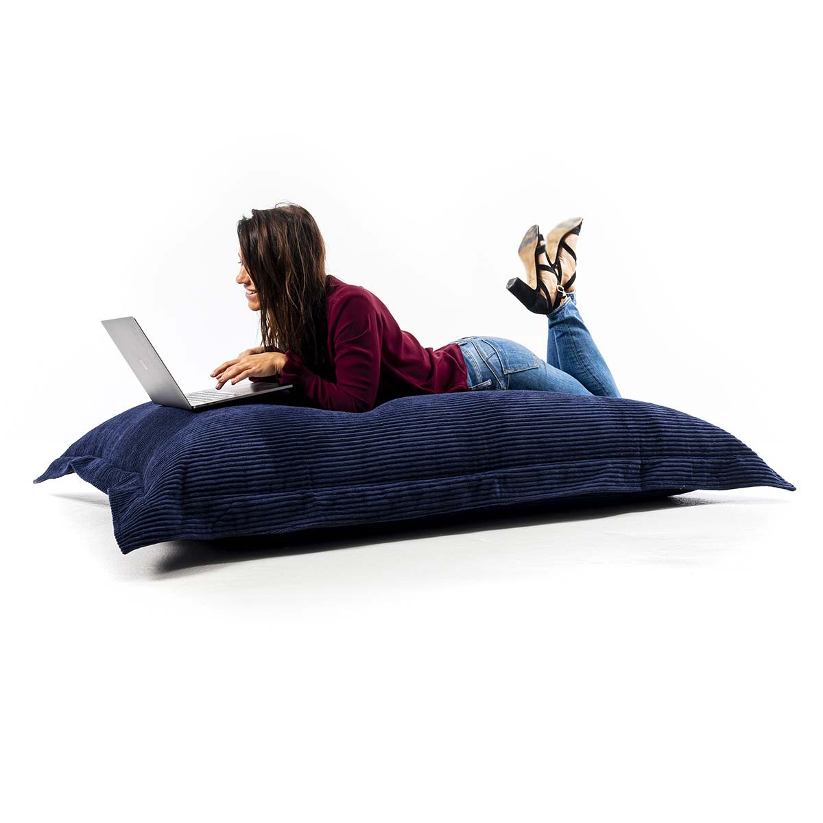 Cord-Pouffe aus Samt in Marineblau