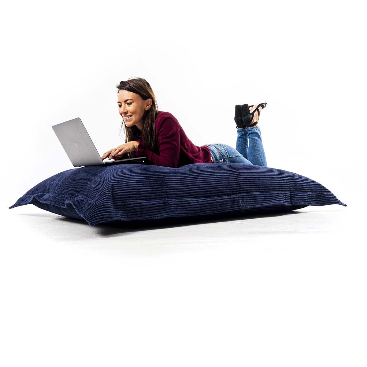 Cord-Pouffe aus Samt in Marineblau