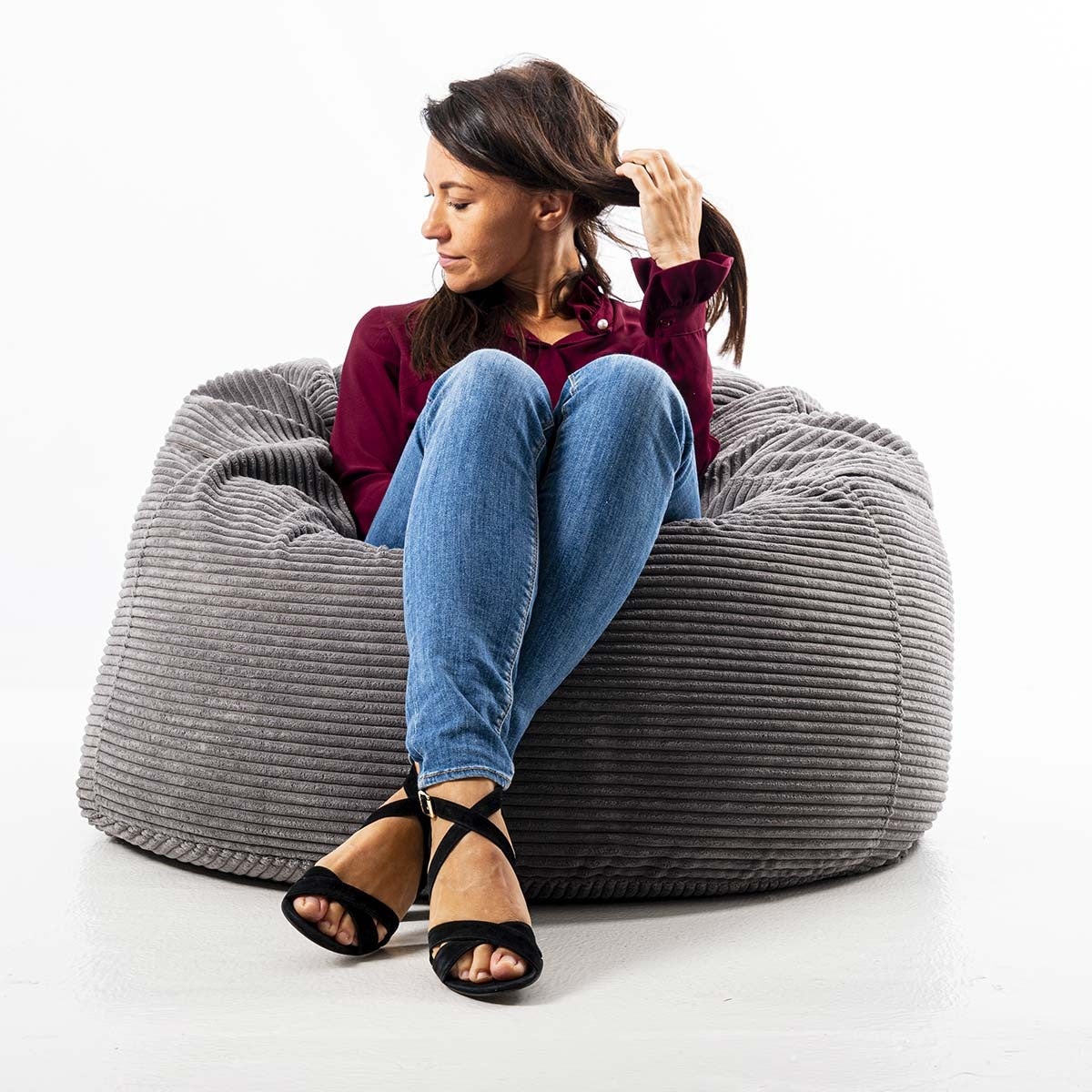 Riesiger runder XL-Samt-Pouf mit Rippenstruktur Grau