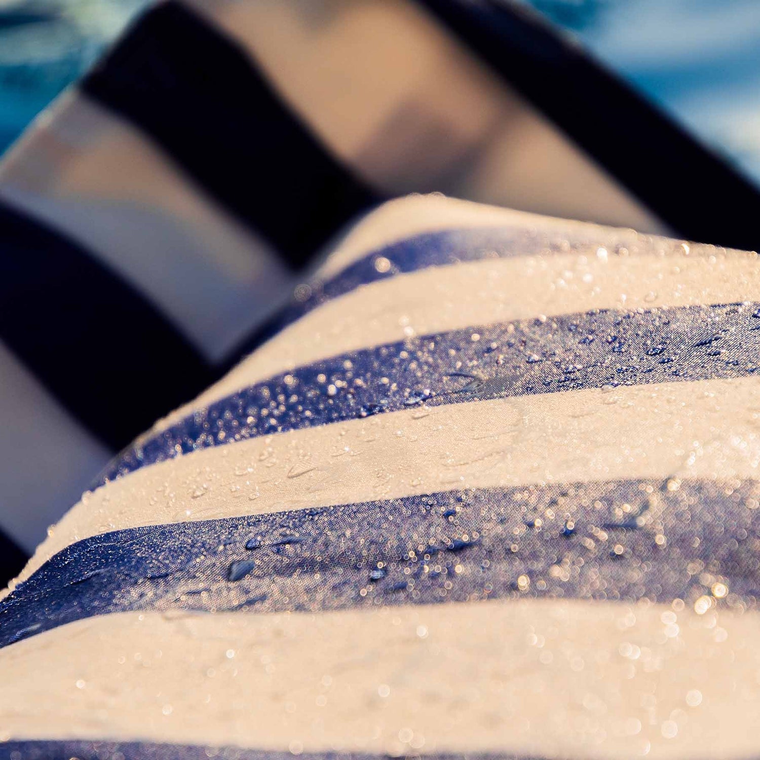 Gestreifter blauer Pool-Pouf Deauville