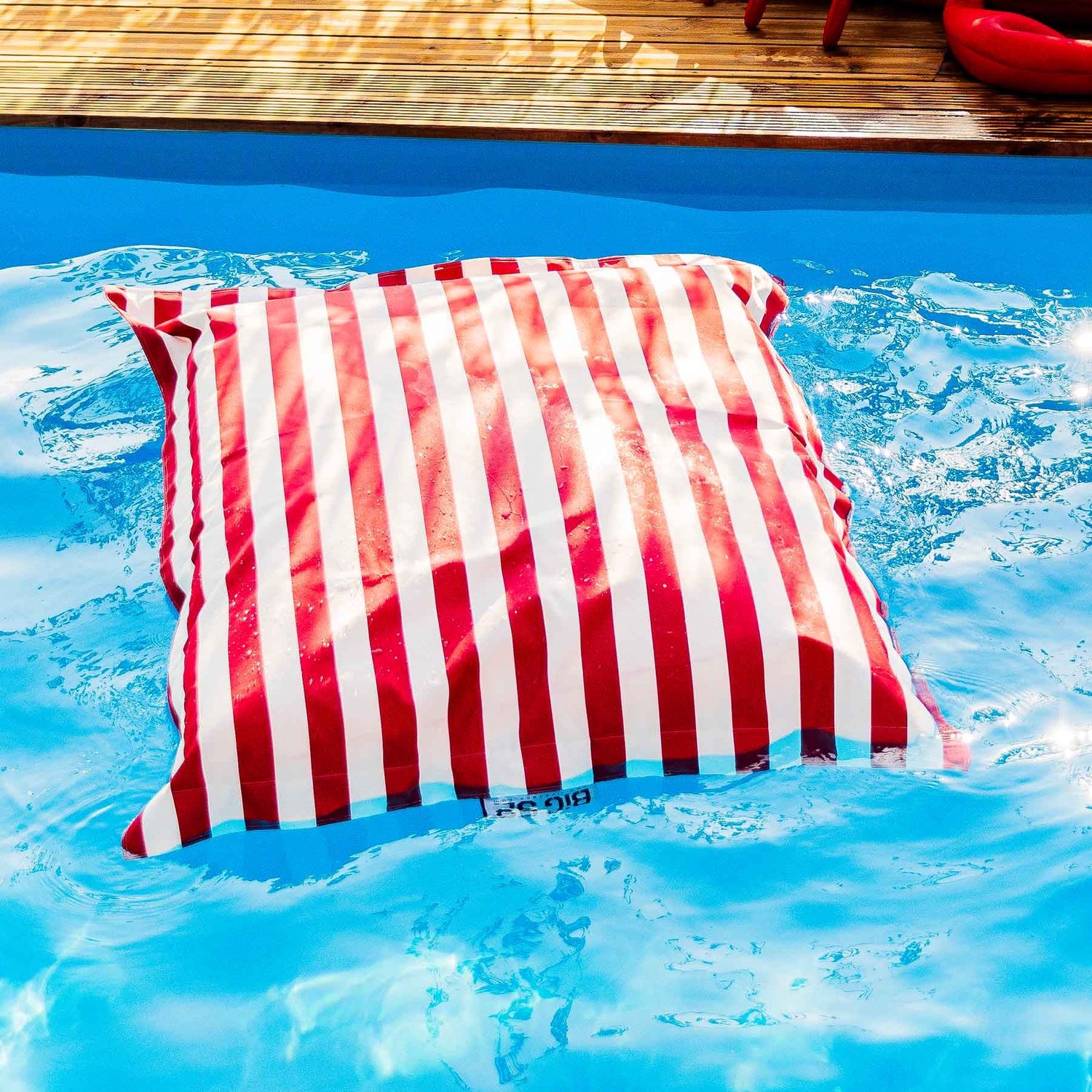 Roter gestreifter Pool-Pouf Deauville