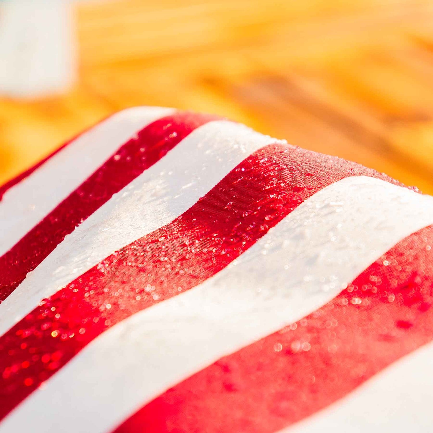 Roter gestreifter Pool-Pouf Deauville